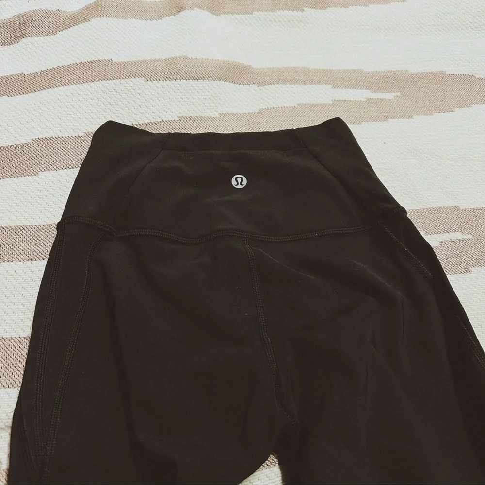 ❌SOLD❌Lululemon cross mesh style legging size 2 - Picture 8 of 10